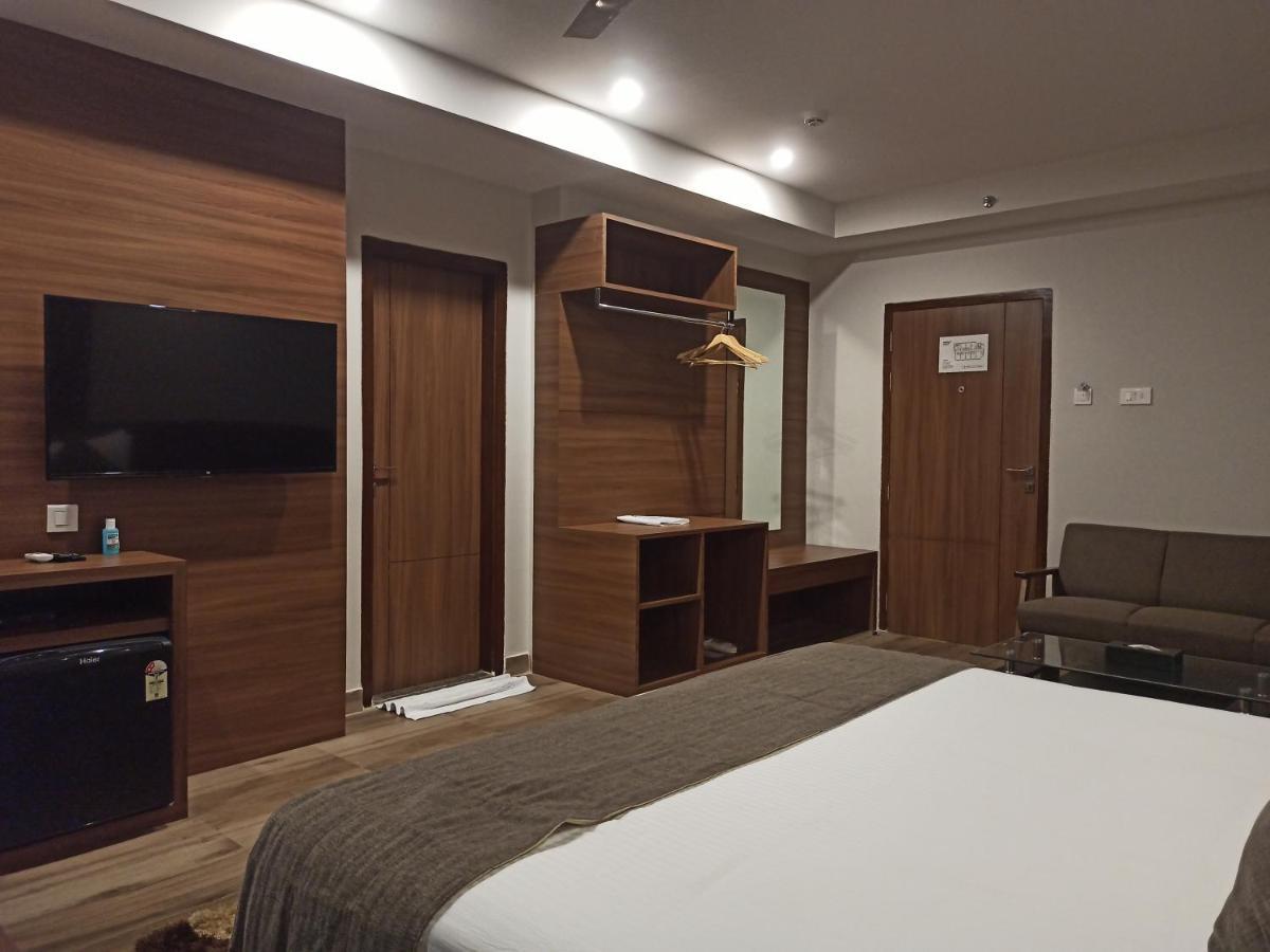 Hotel Tree Fern Dibrugarh Eksteriør billede